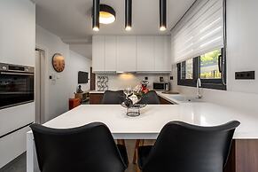 Lavender Luxury Apartment in Rhodes