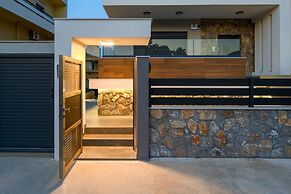 Lavender Luxury Apartment in Rhodes