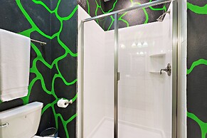 Wonderland Sleeps 14 Free Waterparks and South Facing Pool