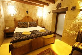 Georgios Cave Suites