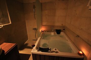 Georgios Cave Suites