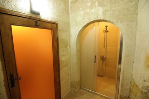 Georgios Cave Suites