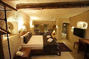 Georgios Cave Suites