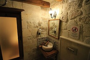 Georgios Cave Suites