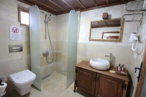 Georgios Cave Suites