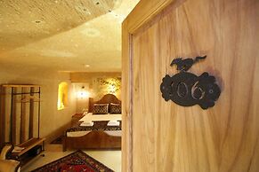 Georgios Cave Suites