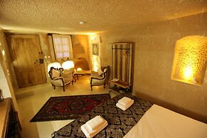 Georgios Cave Suites