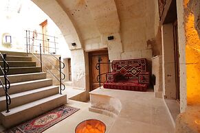 Georgios Cave Suites