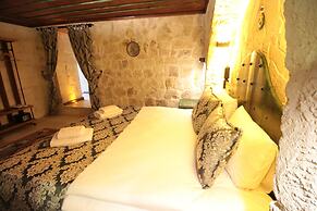 Georgios Cave Suites
