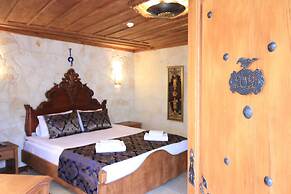 Georgios Cave Suites