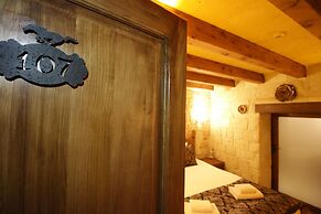 Georgios Cave Suites