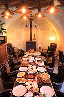 Georgios Cave Suites