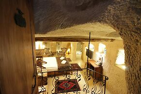Georgios Cave Suites