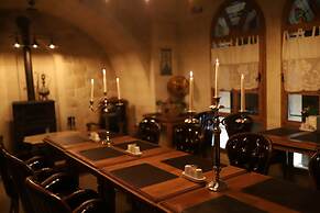 Georgios Cave Suites