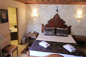 Georgios Cave Suites