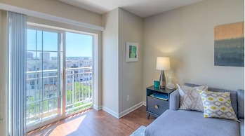 National at Clarendon Metro