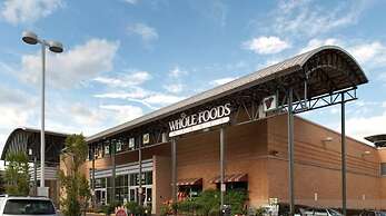 National at Clarendon Metro