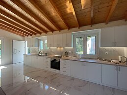 Magellanos Mint House- Kinopiastes