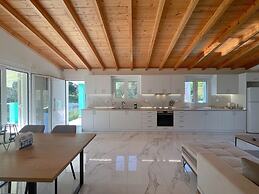 Magellanos Mint House- Kinopiastes