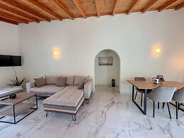 Magellanos Mint House- Kinopiastes