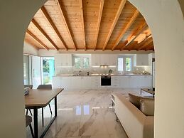 Magellanos Mint House- Kinopiastes