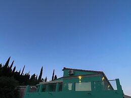 Magellanos Mint House- Kinopiastes