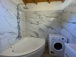 Magellanos Mint House- Kinopiastes