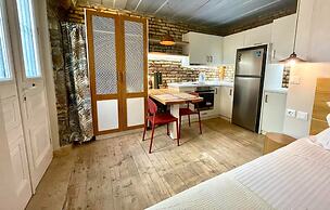 Kukuvayia s Nest-centre Old Town Corfu