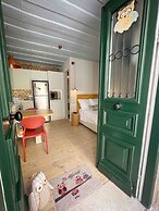 Kukuvayia s Nest-centre Old Town Corfu