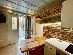 Kukuvayia s Nest-centre Old Town Corfu