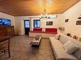 Kansoneta-traditional Mansion in Gastouri Village