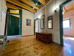 Kansoneta-traditional Mansion in Gastouri Village