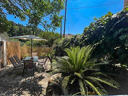 Kansoneta-traditional Mansion in Gastouri Village