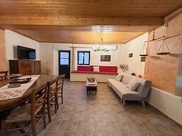 Kansoneta-traditional Mansion in Gastouri Village