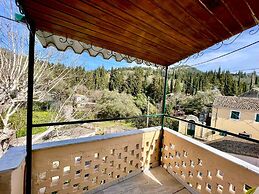 Kansoneta-traditional Mansion in Gastouri Village