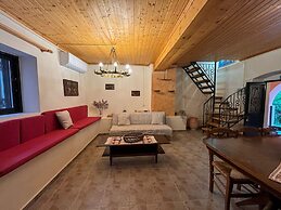 Kansoneta-traditional Mansion in Gastouri Village