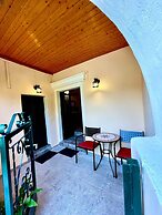 Kansoneta-traditional Mansion in Gastouri Village