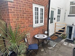 Gloucester - Apartment - Sleeps 2 - Parking - 97ws