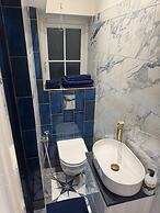 Gloucester - Apartment - Sleeps 2 - Parking - 97ws