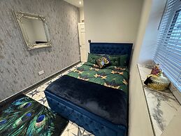 Gloucester - Apartment - Sleeps 2 - Parking - 97ws