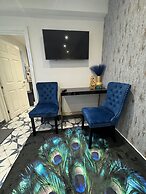 Gloucester - Apartment - Sleeps 2 - Parking - 97ws