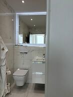 Breathtaking 4 Bedroom Townhouse In Central Murrayfield Location, Free