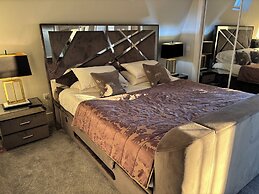 Breathtaking 4 Bedroom Townhouse In Central Murrayfield Location, Free