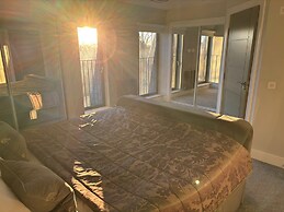 Breathtaking 4 Bedroom Townhouse In Central Murrayfield Location, Free