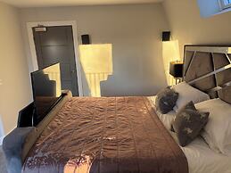 Breathtaking 4 Bedroom Townhouse In Central Murrayfield Location, Free