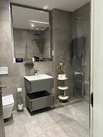 Breathtaking 4 Bedroom Townhouse In Central Murrayfield Location, Free