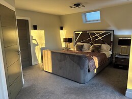 Breathtaking 4 Bedroom Townhouse In Central Murrayfield Location, Free