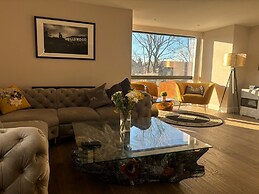 Breathtaking 4 Bedroom Townhouse In Central Murrayfield Location, Free