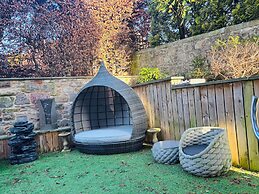 Breathtaking 4 Bedroom Townhouse In Central Murrayfield Location, Free