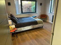 Breathtaking 4 Bedroom Townhouse In Central Murrayfield Location, Free